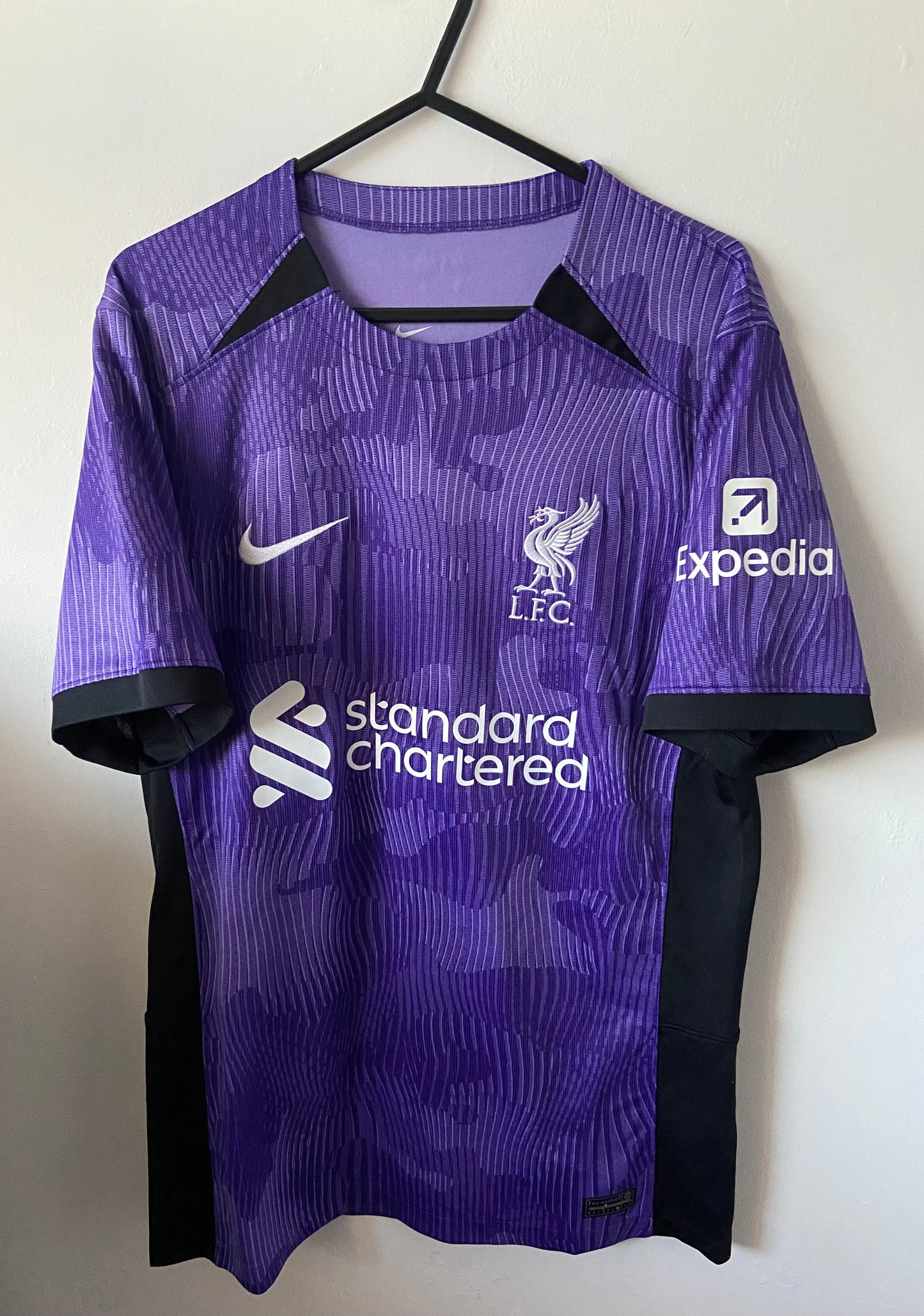 Original Liverpool FC 2023/24 Nike Purple Third Shirt Darwin #9 Size Small