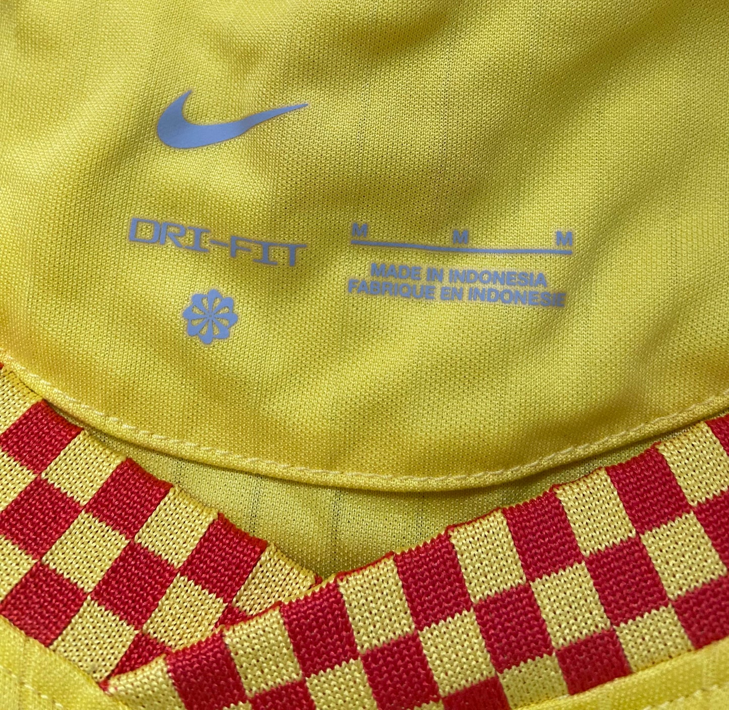 Liverpool FC 2021/22 Nike Yellow Third Shirt Size Medium