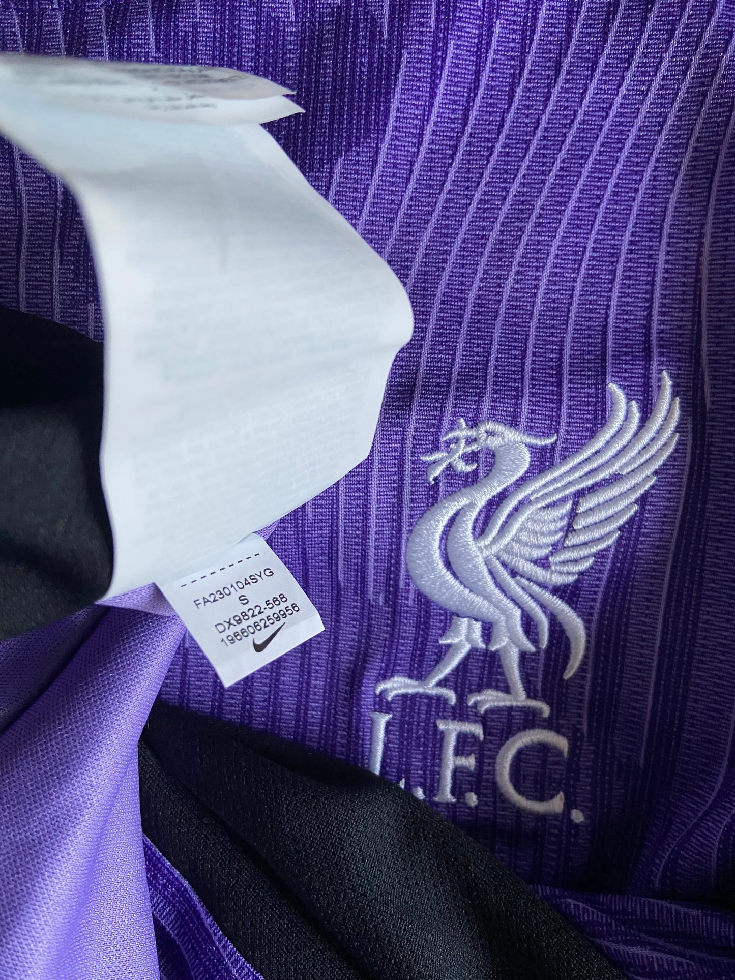 Original Liverpool FC 2023/24 Nike Purple Third Shirt Darwin #9 Size Small
