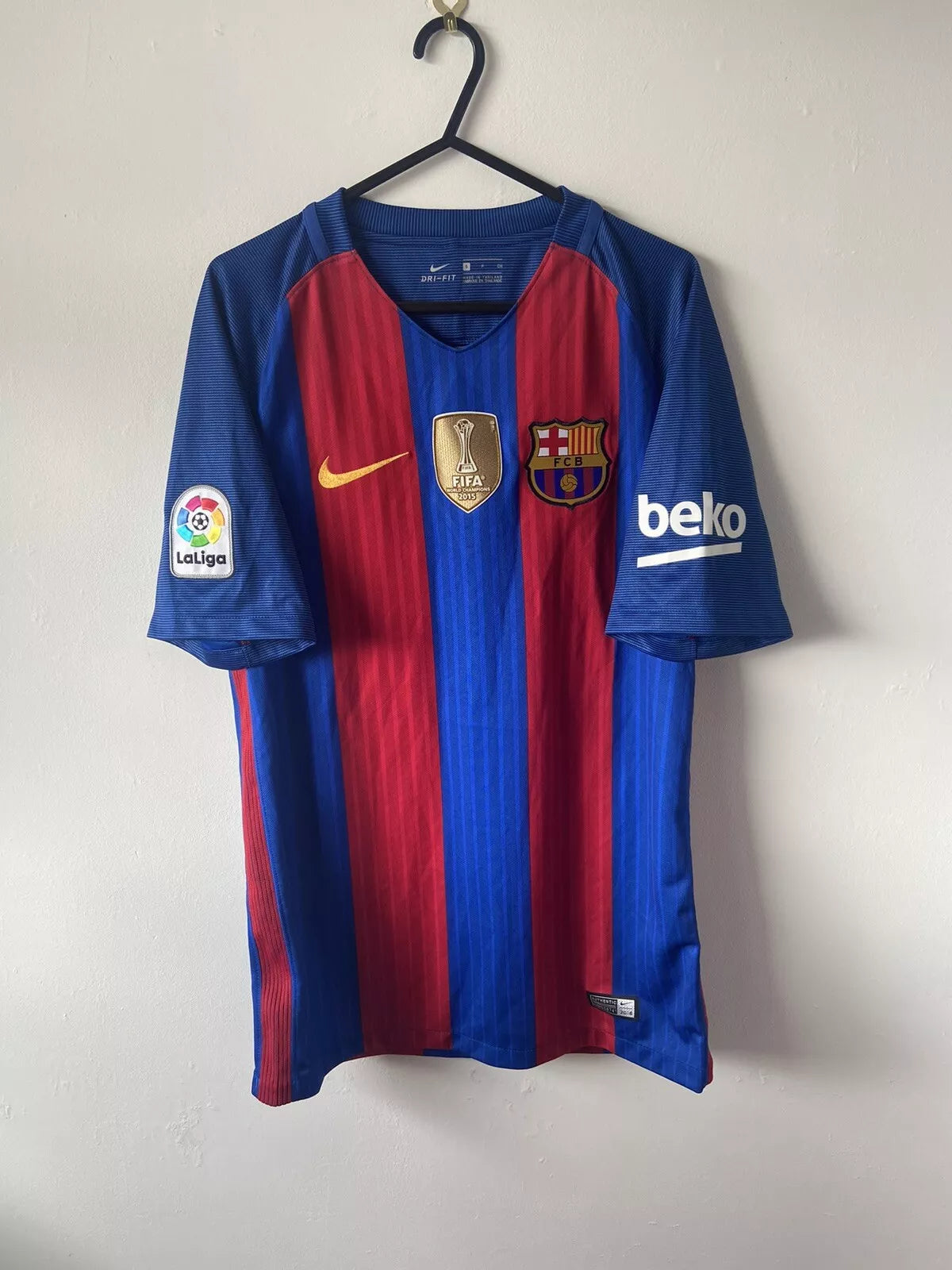 Barcelona 2016/17 Home Shirt ‘Messi 10’ Size Small