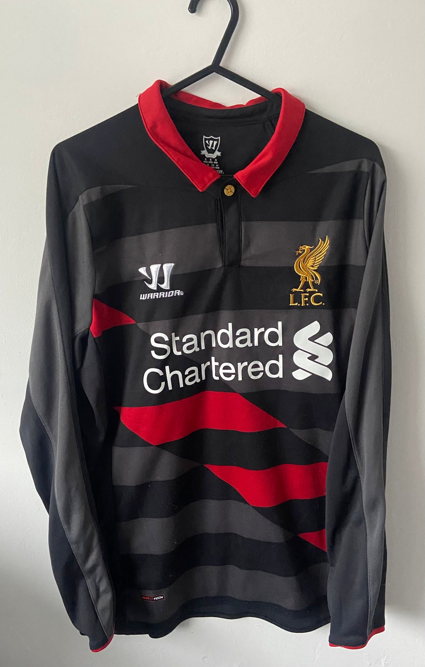 Liverpool FC 2014/15 Black & Red Long Sleeved Warrior Third Shirt Size Small